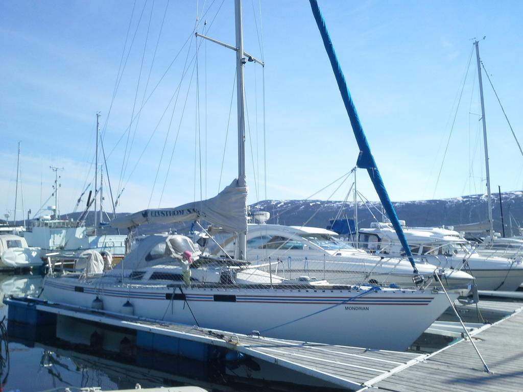 Norwavey, Sleep In A Boat Hotel Krokelvdalen Екстериор снимка