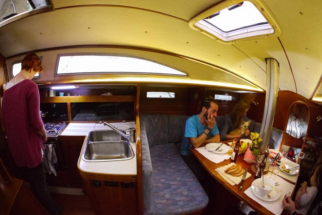 Norwavey, Sleep In A Boat Hotel Krokelvdalen Екстериор снимка